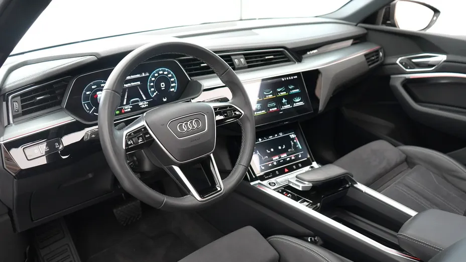 AUDI Q8 Sportback e-tron -