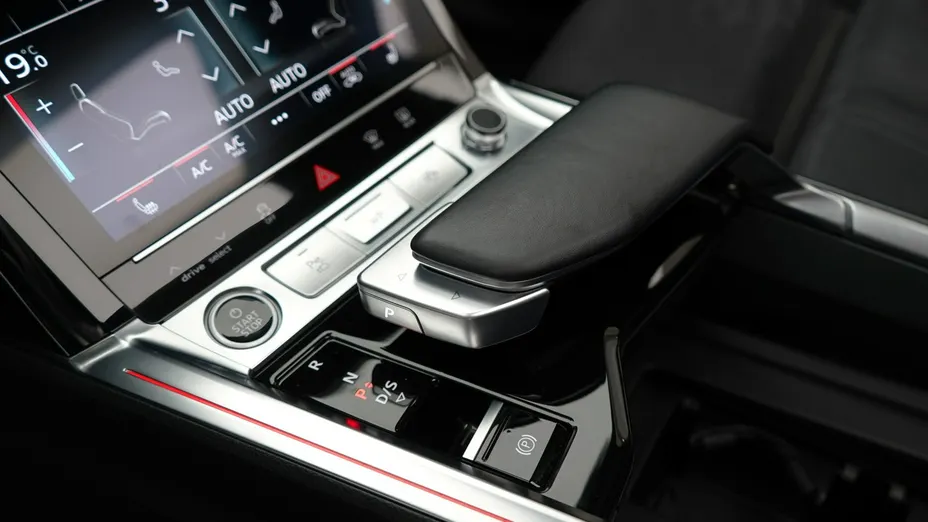 AUDI Q8 Sportback e-tron -