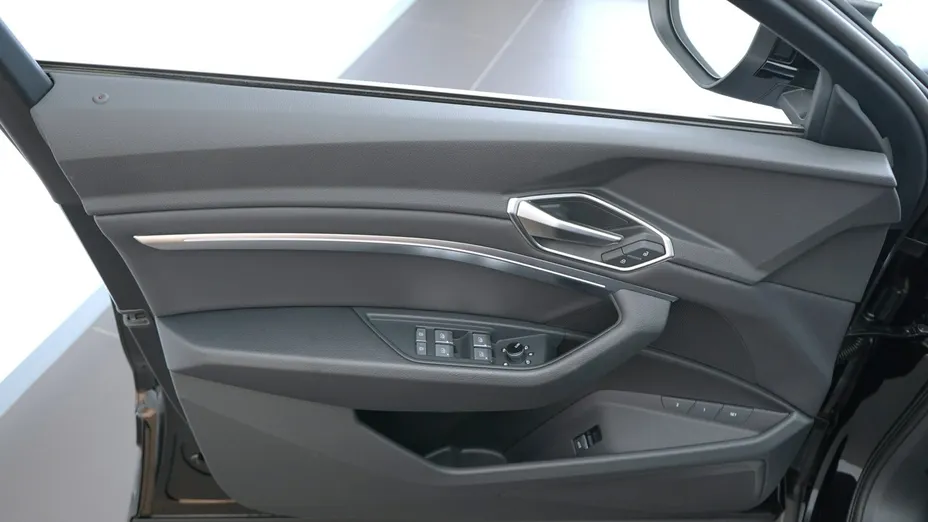 AUDI Q8 Sportback e-tron -