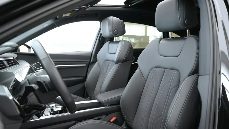AUDI Q8 Sportback e-tron -