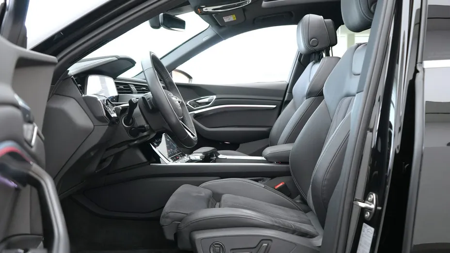AUDI Q8 Sportback e-tron -