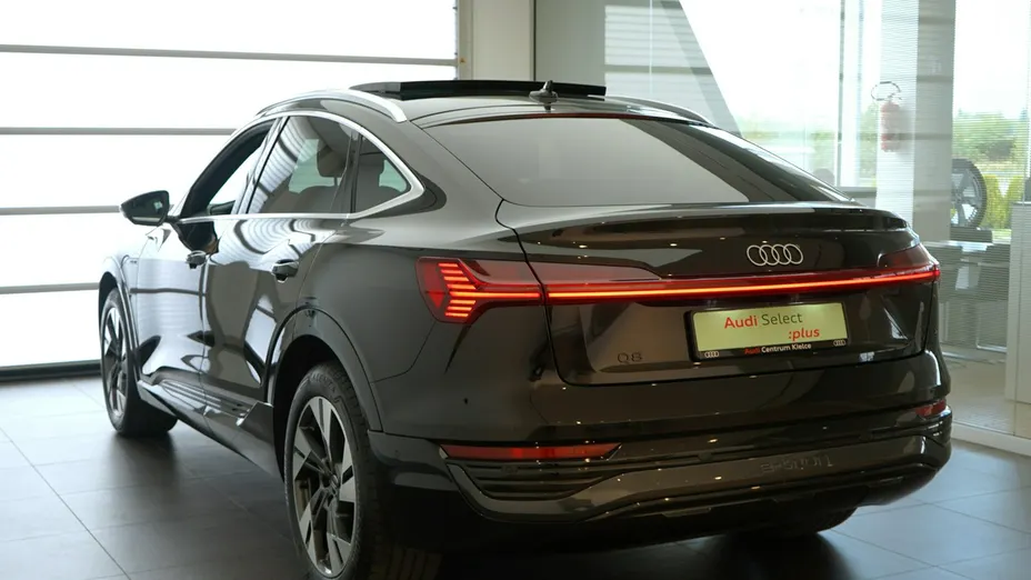 AUDI Q8 Sportback e-tron -