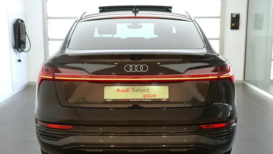 AUDI Q8 Sportback e-tron -