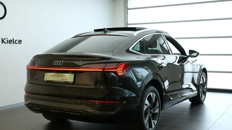 AUDI Q8 Sportback e-tron -