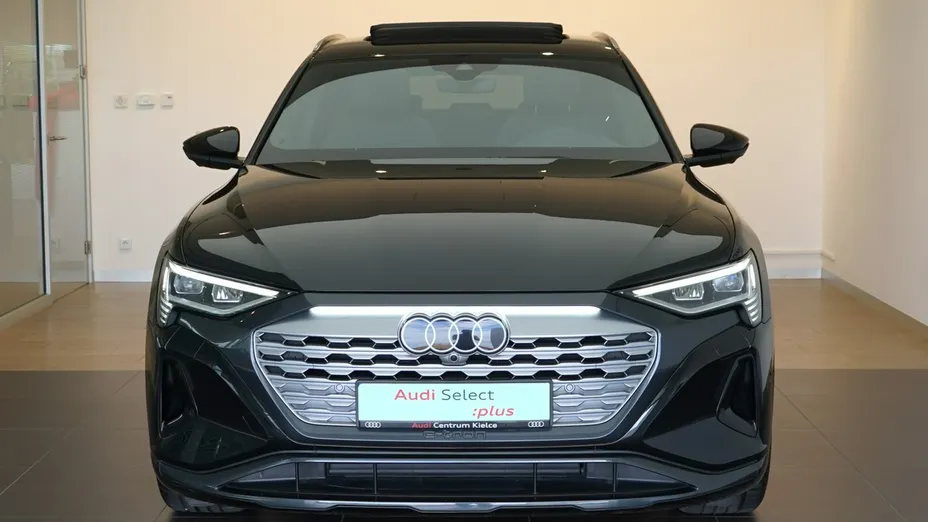 AUDI Q8 Sportback e-tron -