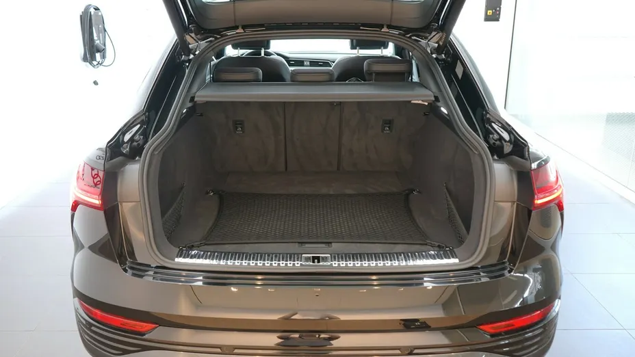 AUDI Q8 Sportback e-tron -