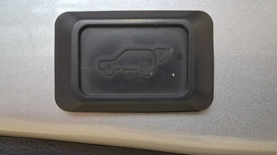 TOYOTA RAV4 -