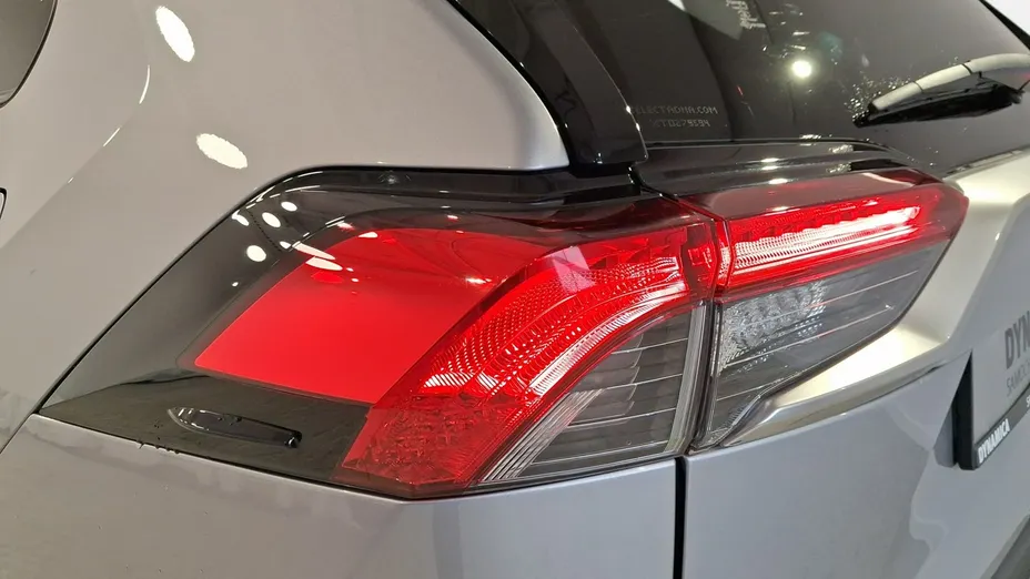 TOYOTA RAV4 -
