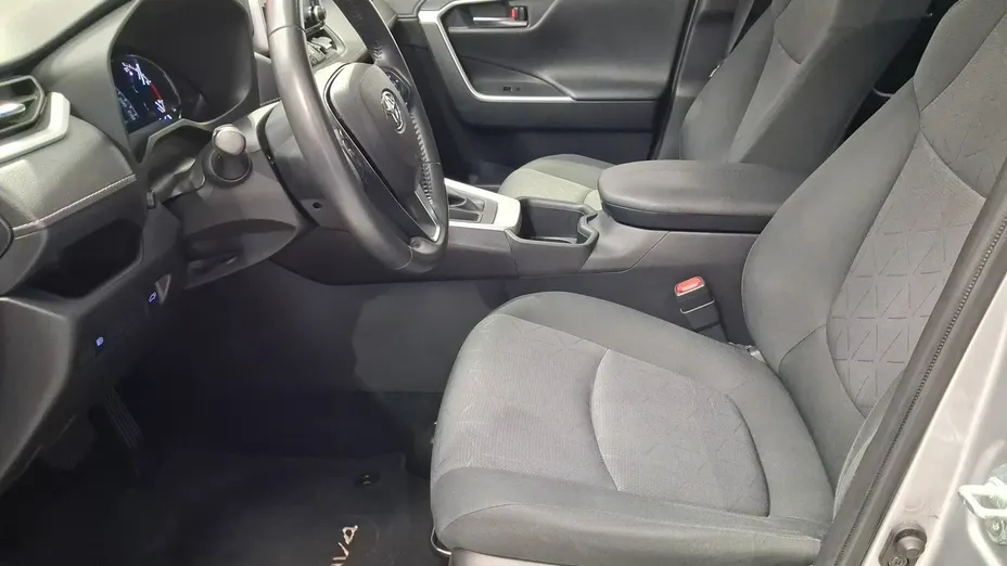 TOYOTA RAV4 -