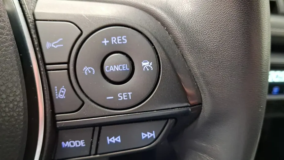 TOYOTA RAV4 -