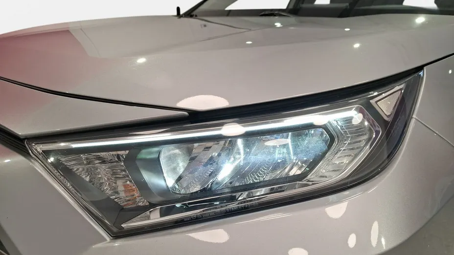 TOYOTA RAV4 -