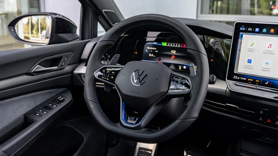 VOLKSWAGEN Golf -