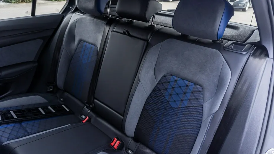 VOLKSWAGEN Golf -