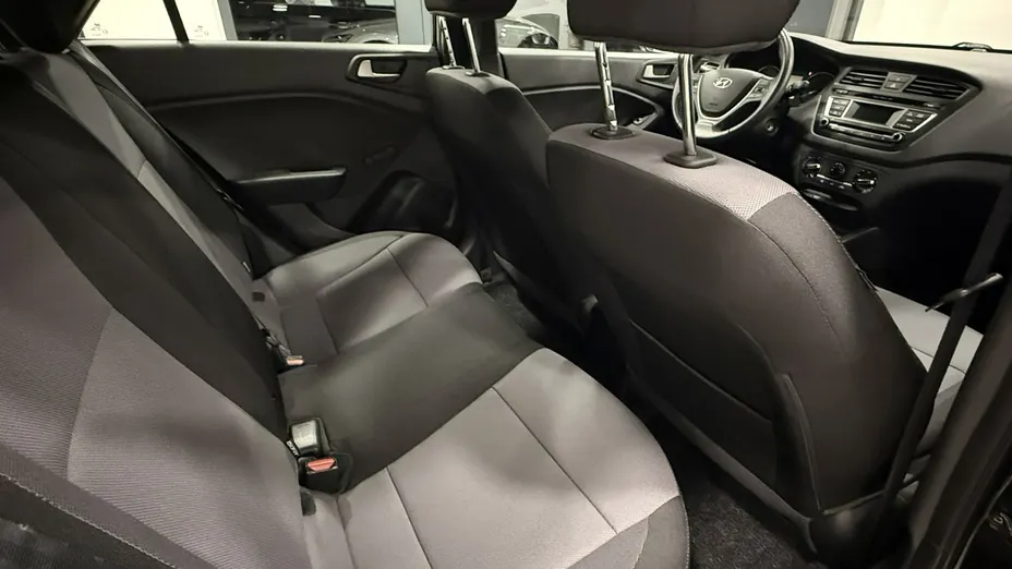 HYUNDAI i20 -