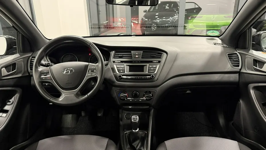 HYUNDAI i20 -