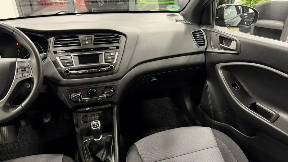 HYUNDAI i20 -