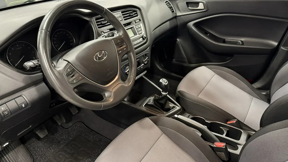 HYUNDAI i20 -