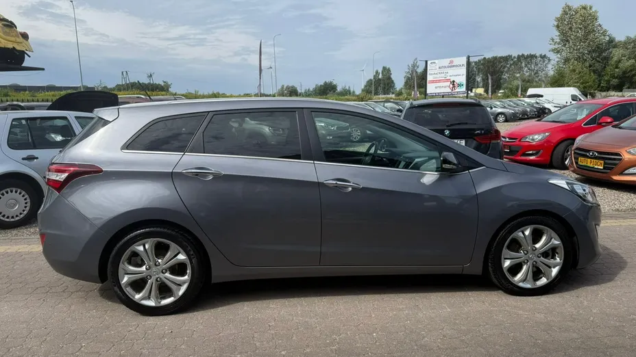 HYUNDAI i30 -