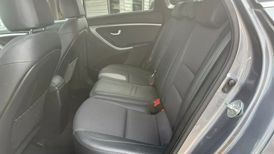 HYUNDAI i30 -