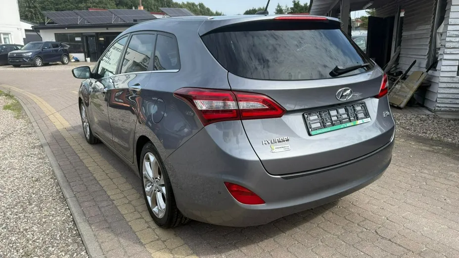 HYUNDAI i30 -