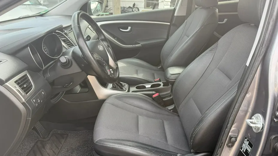 HYUNDAI i30 -