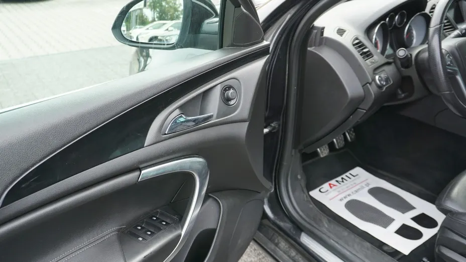 OPEL Insignia -
