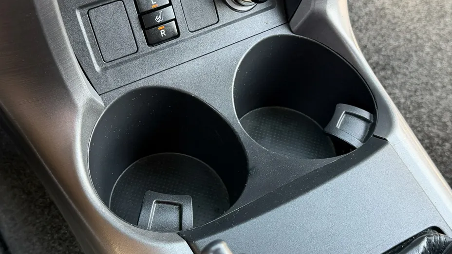 TOYOTA RAV4 -