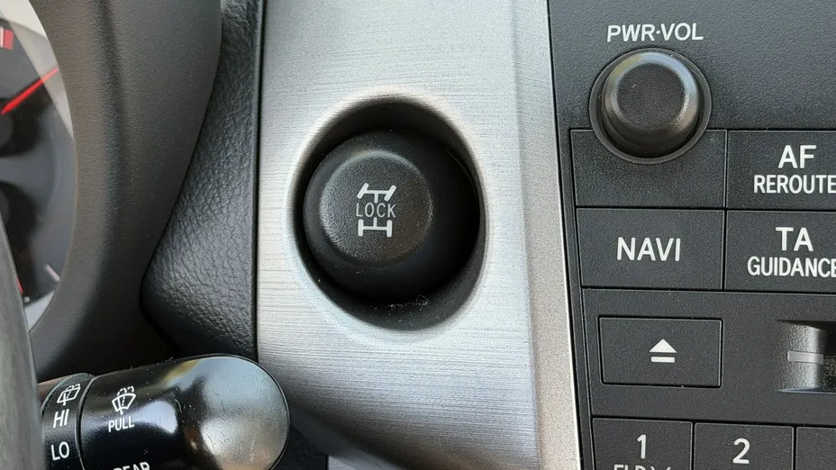 TOYOTA RAV4 -