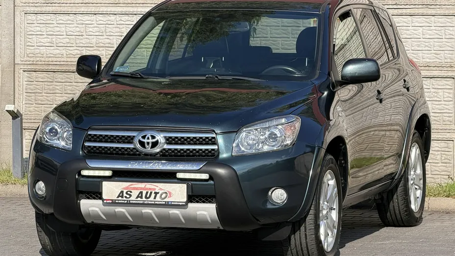 TOYOTA RAV4 -