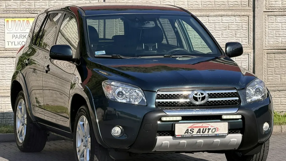 TOYOTA RAV4 -