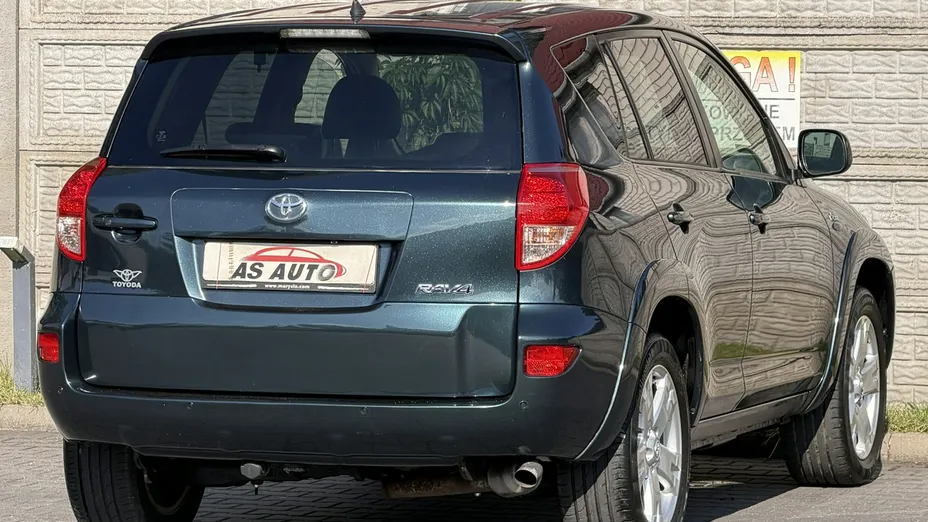 TOYOTA RAV4 -