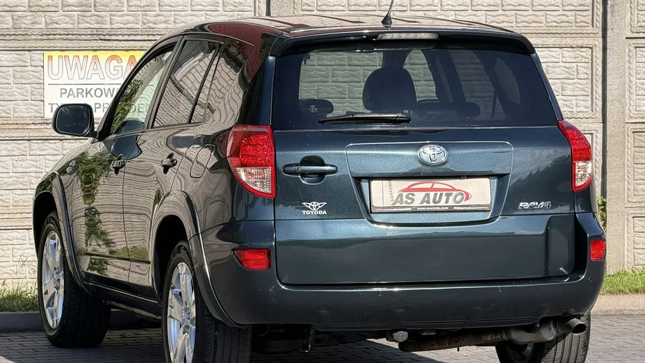 TOYOTA RAV4 -