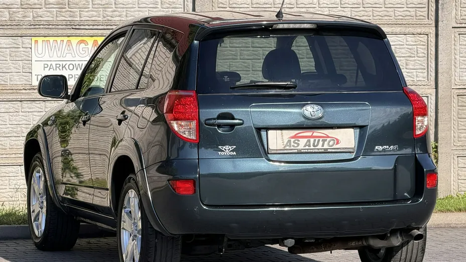 TOYOTA RAV4 -