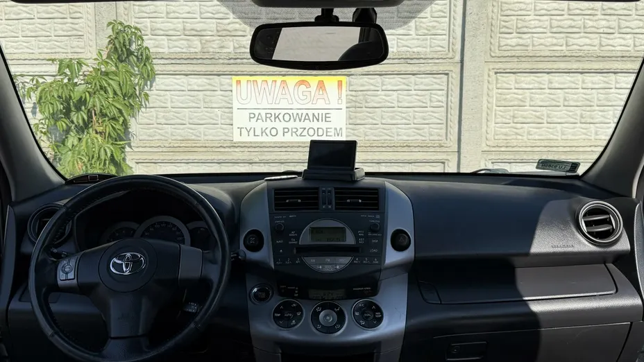 TOYOTA RAV4 -