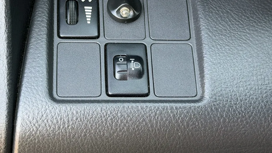 TOYOTA RAV4 -