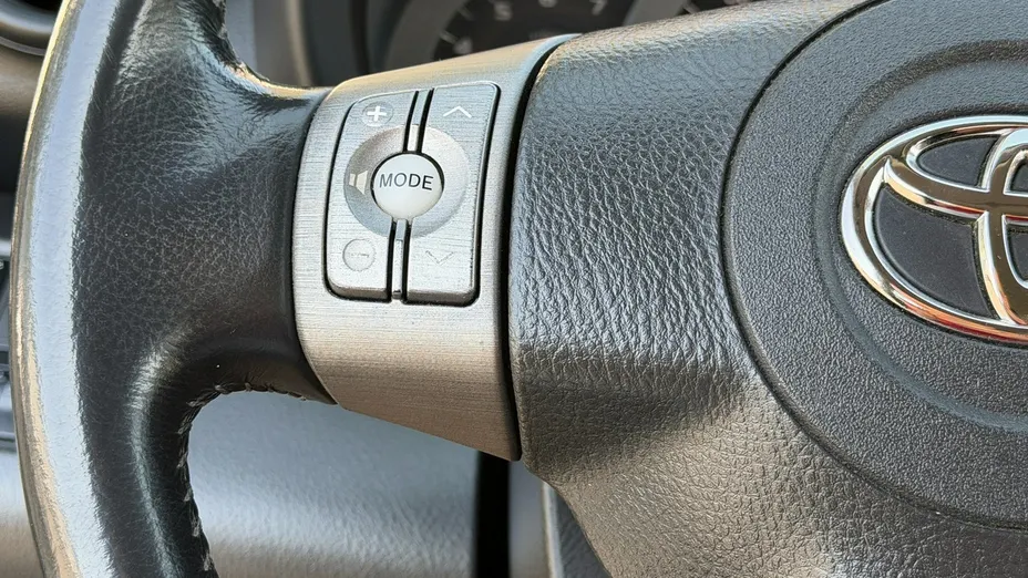 TOYOTA RAV4 -