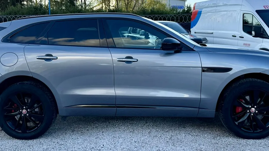 JAGUAR F-Pace -