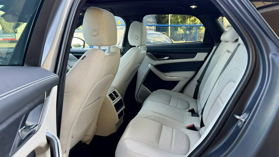JAGUAR F-Pace -