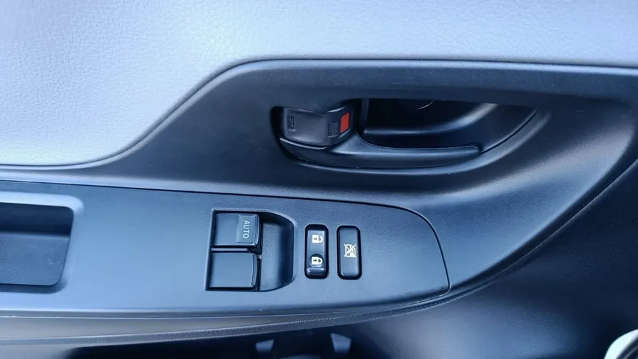 TOYOTA Yaris -