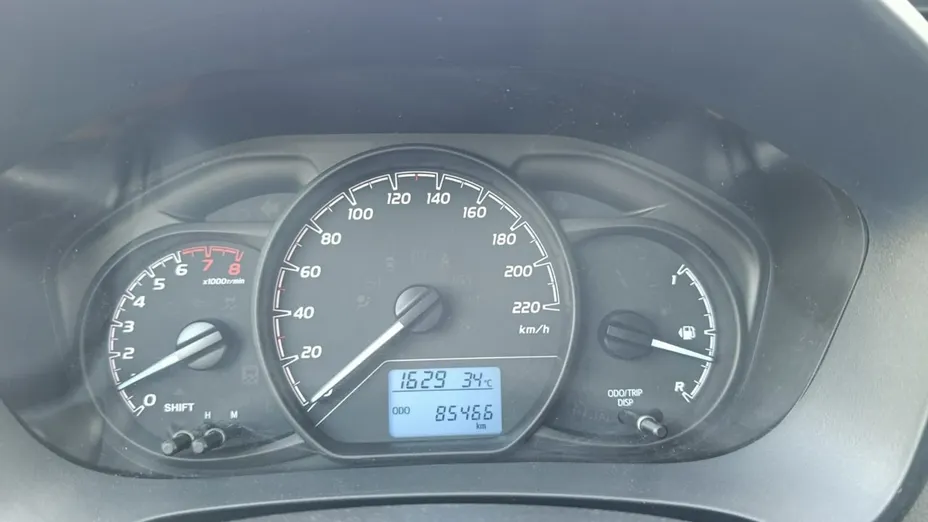 TOYOTA Yaris -