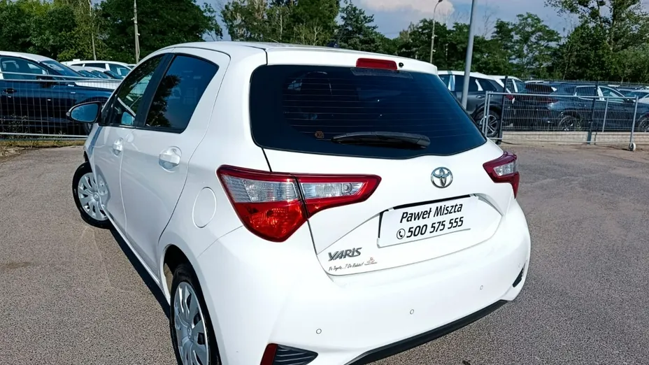 TOYOTA Yaris -