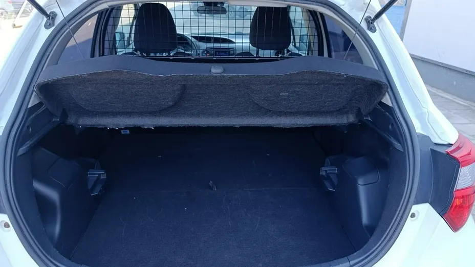 TOYOTA Yaris -