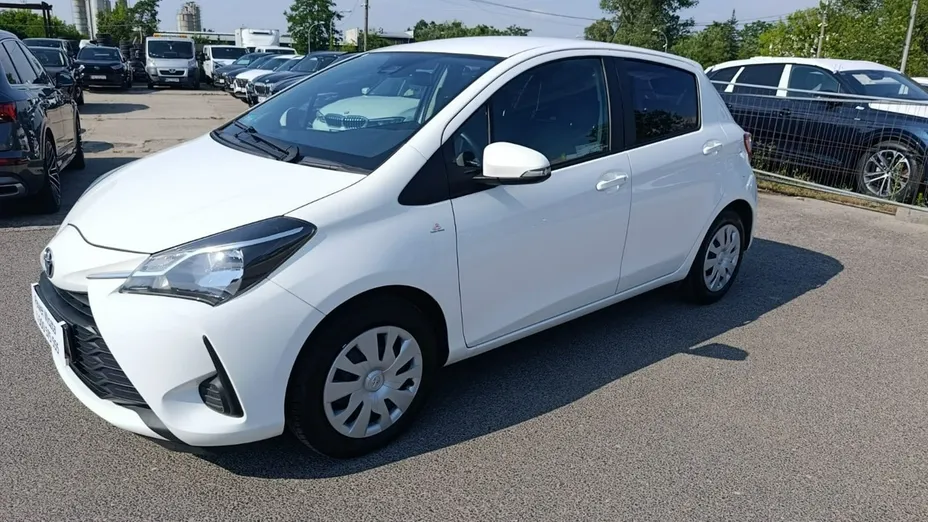 TOYOTA Yaris -
