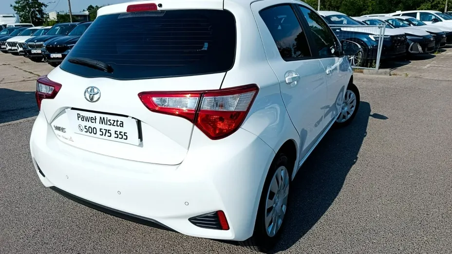 TOYOTA Yaris -