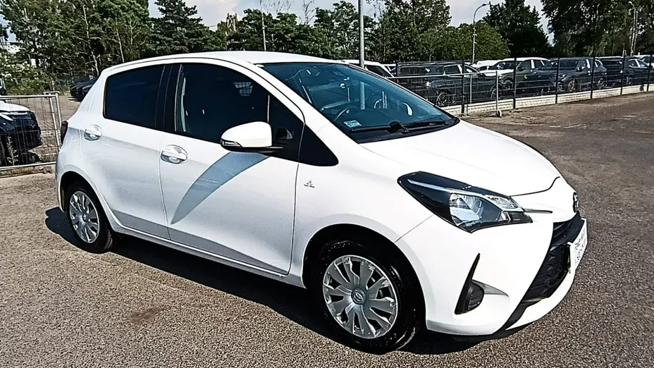 TOYOTA Yaris -