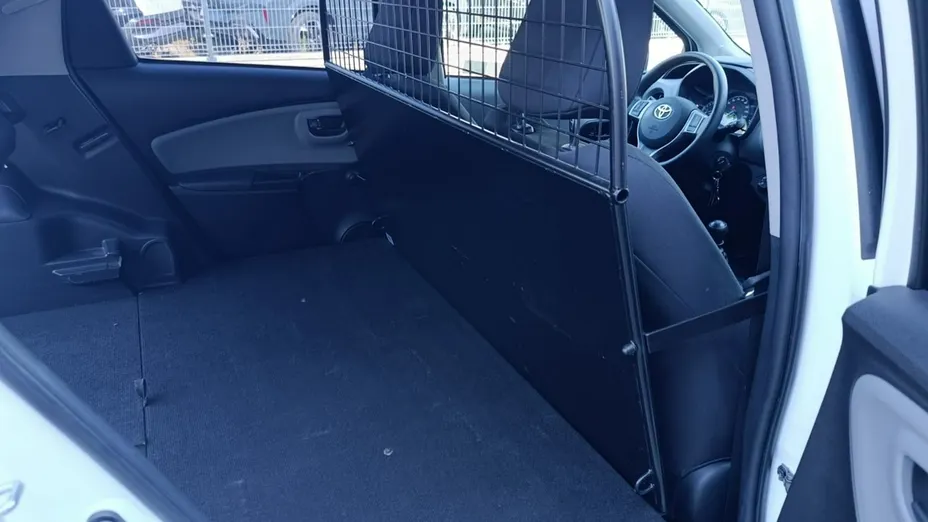 TOYOTA Yaris -