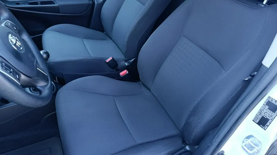 TOYOTA Yaris -