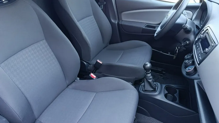 TOYOTA Yaris -