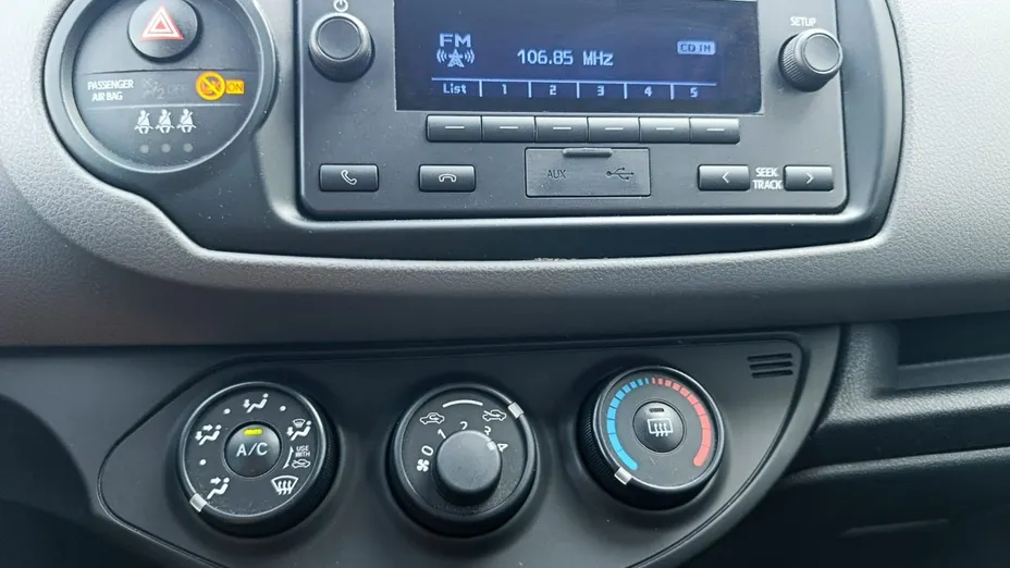 TOYOTA Yaris -