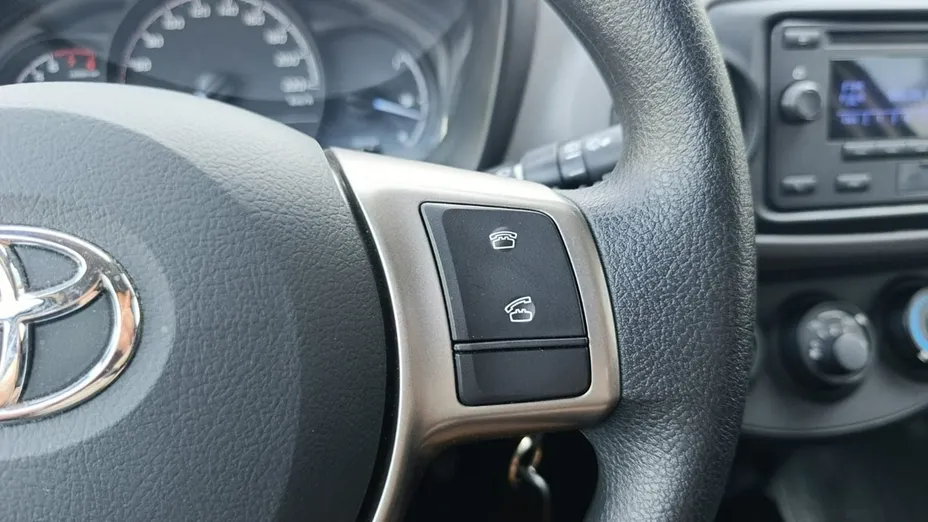 TOYOTA Yaris -